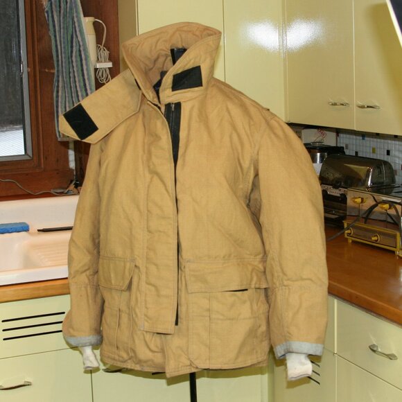 Globe Fire Fighter Coat Cold Weather Jacket - Picture 1 of 6